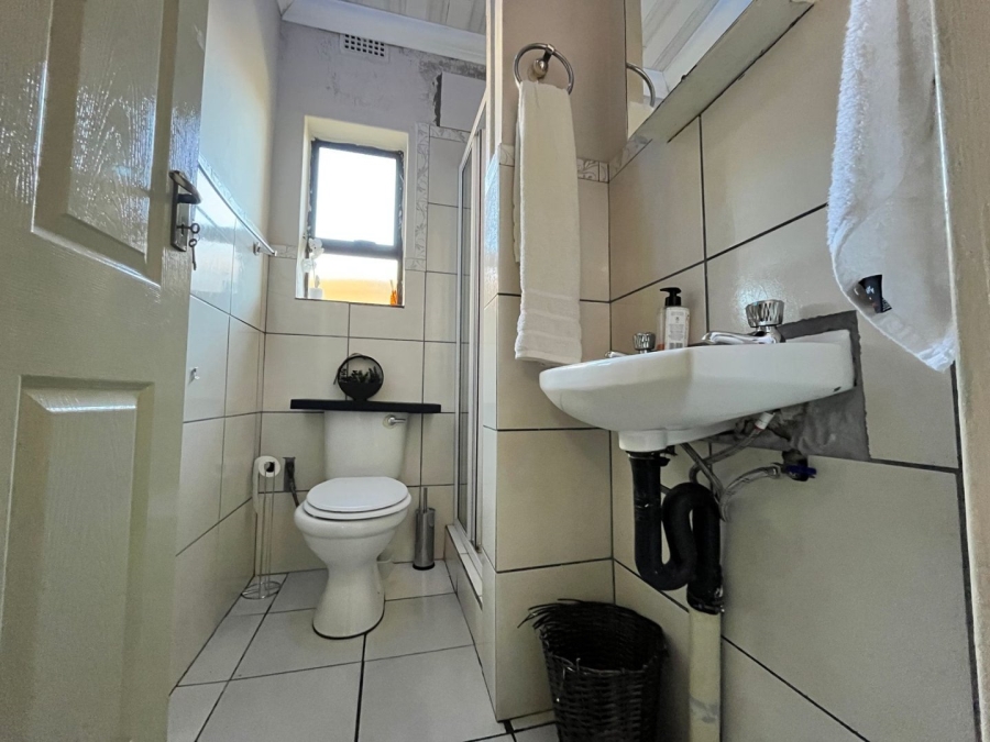 5 Bedroom Property for Sale in Barry Hertzog Park KwaZulu-Natal