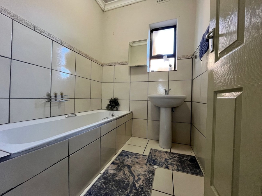 5 Bedroom Property for Sale in Barry Hertzog Park KwaZulu-Natal