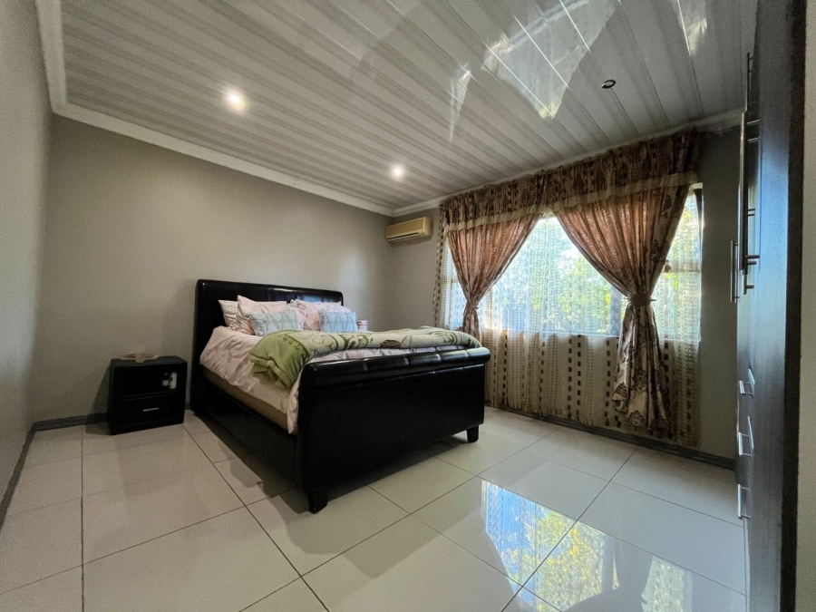 5 Bedroom Property for Sale in Barry Hertzog Park KwaZulu-Natal