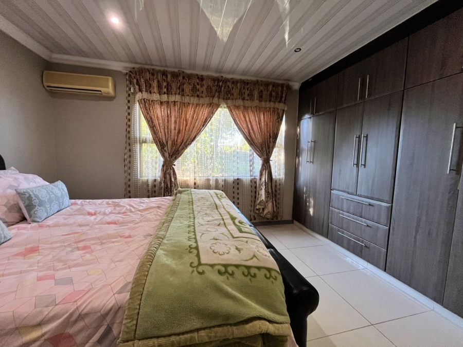 5 Bedroom Property for Sale in Barry Hertzog Park KwaZulu-Natal