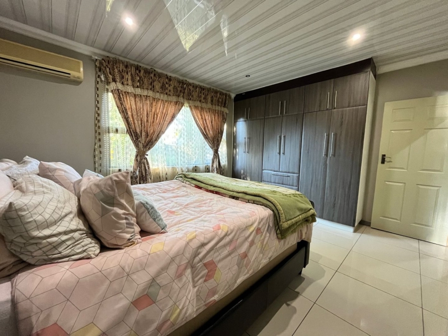 5 Bedroom Property for Sale in Barry Hertzog Park KwaZulu-Natal