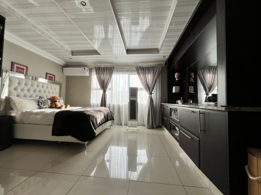 5 Bedroom Property for Sale in Barry Hertzog Park KwaZulu-Natal