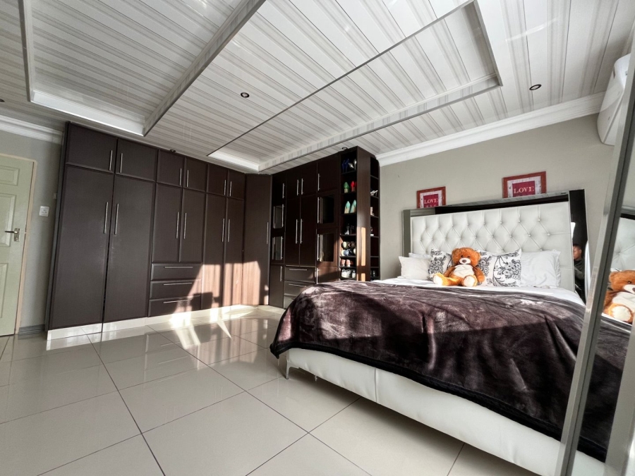5 Bedroom Property for Sale in Barry Hertzog Park KwaZulu-Natal