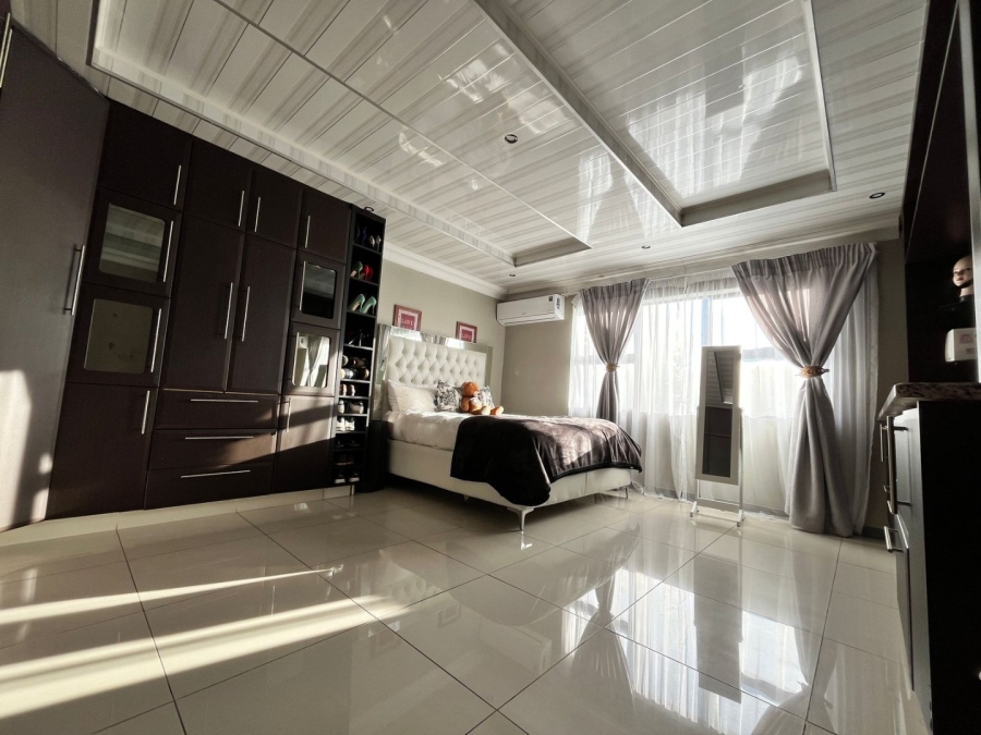 5 Bedroom Property for Sale in Barry Hertzog Park KwaZulu-Natal