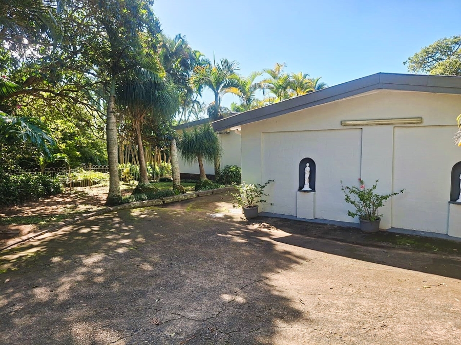 6 Bedroom Property for Sale in Uvongo KwaZulu-Natal