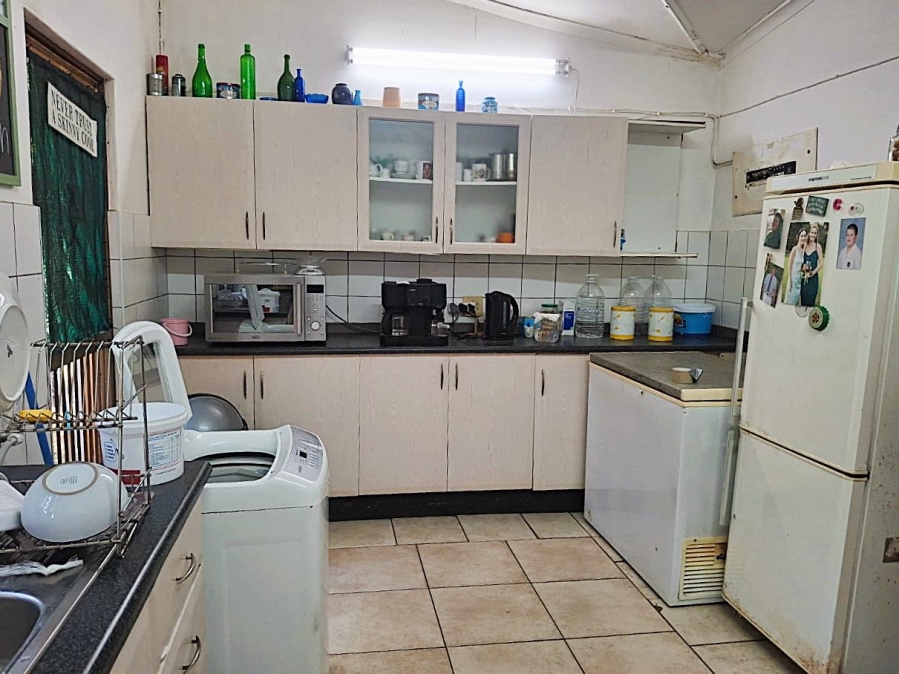 6 Bedroom Property for Sale in Uvongo KwaZulu-Natal