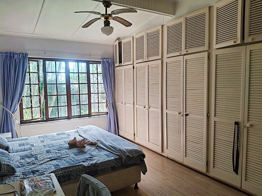 6 Bedroom Property for Sale in Uvongo KwaZulu-Natal
