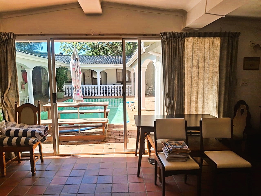 6 Bedroom Property for Sale in Uvongo KwaZulu-Natal