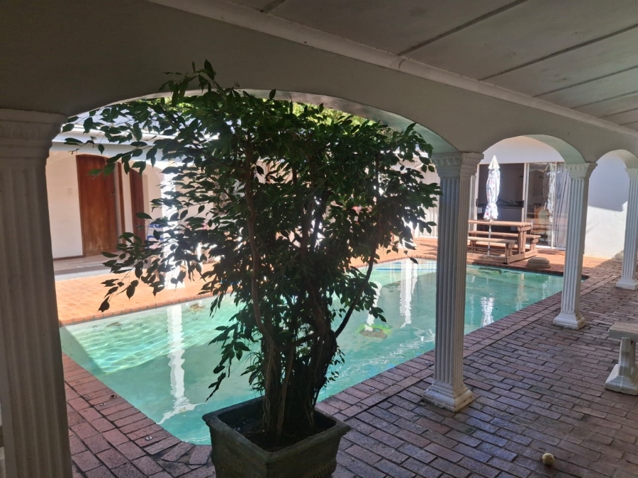 6 Bedroom Property for Sale in Uvongo KwaZulu-Natal