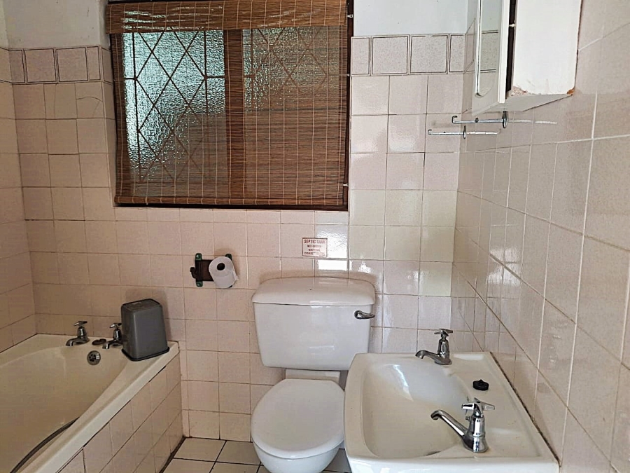 6 Bedroom Property for Sale in Uvongo KwaZulu-Natal