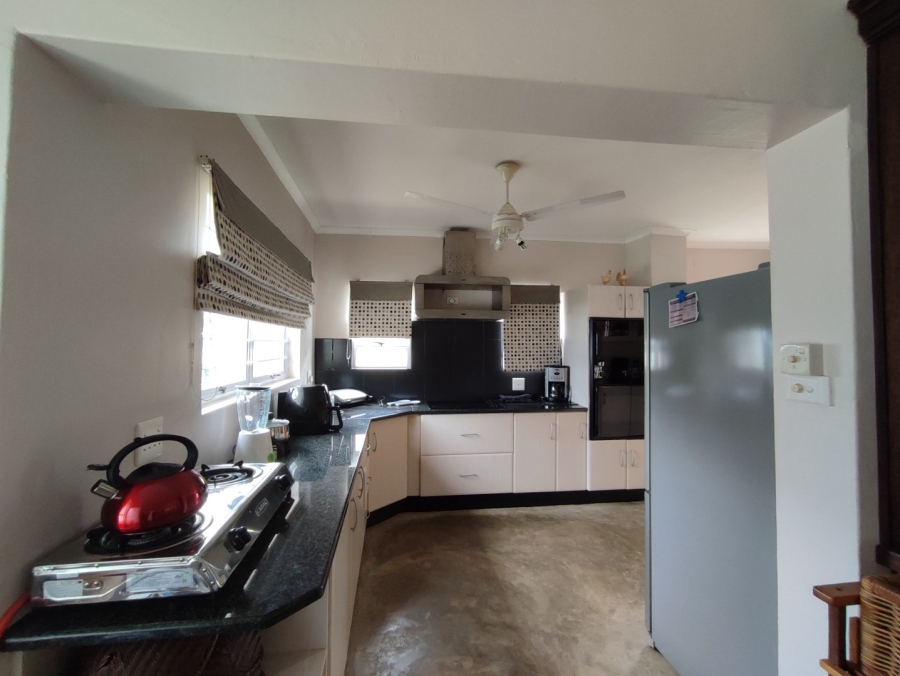 5 Bedroom Property for Sale in Umtentweni KwaZulu-Natal