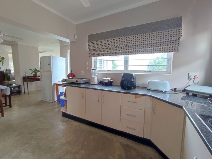 5 Bedroom Property for Sale in Umtentweni KwaZulu-Natal