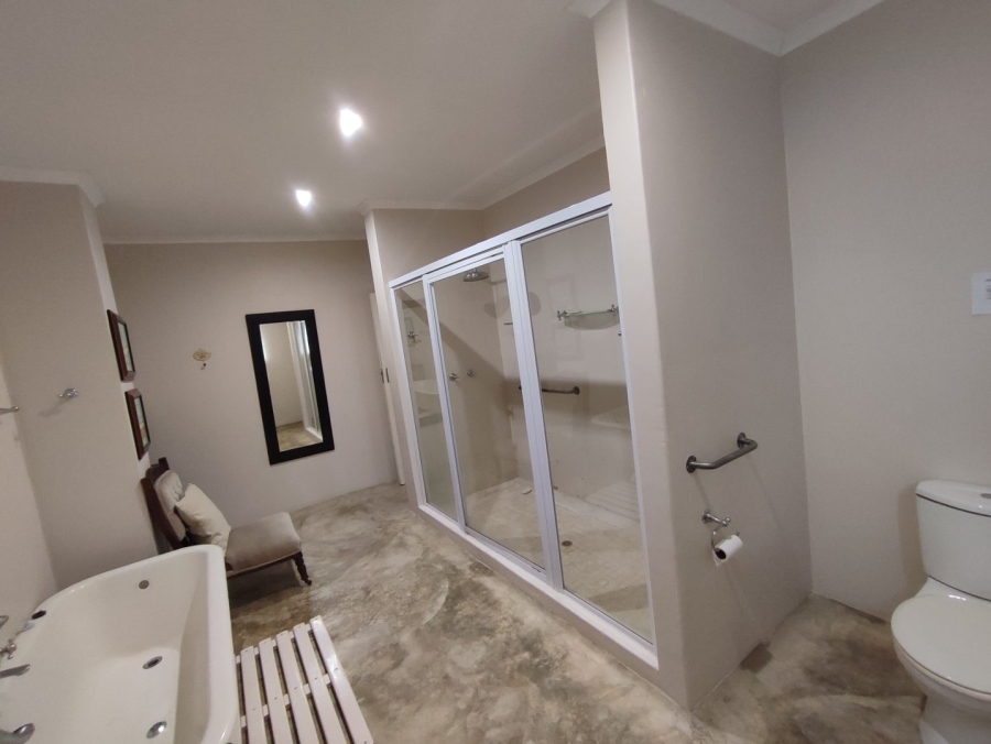 5 Bedroom Property for Sale in Umtentweni KwaZulu-Natal