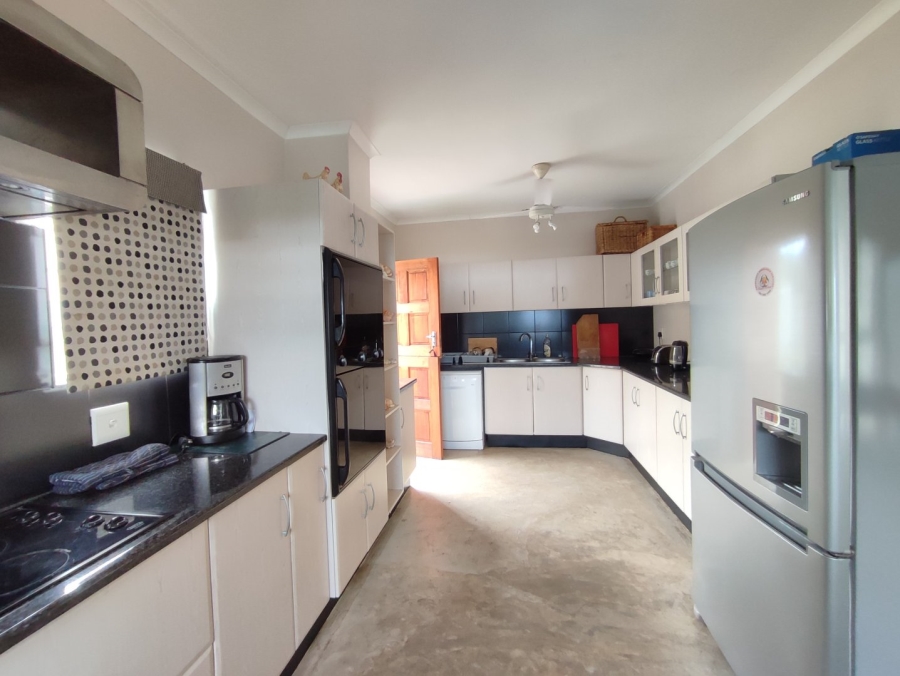 5 Bedroom Property for Sale in Umtentweni KwaZulu-Natal