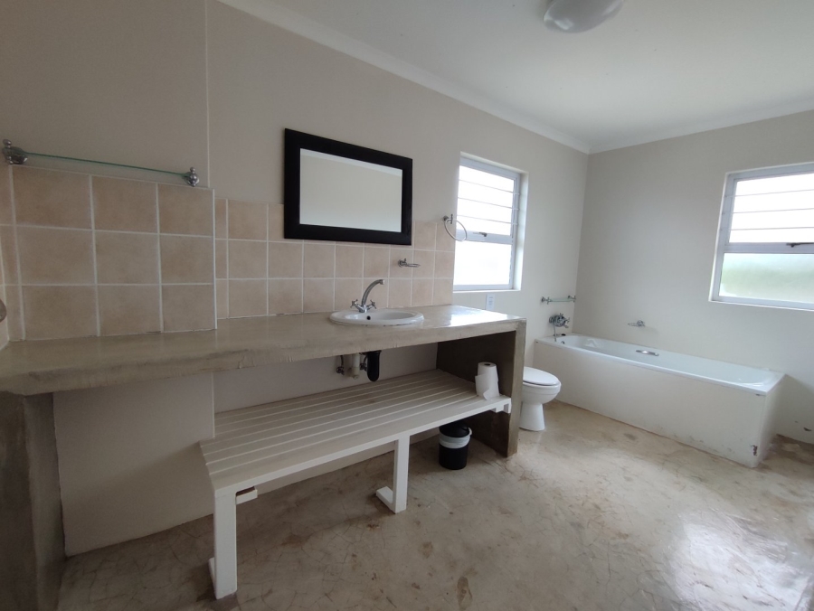 5 Bedroom Property for Sale in Umtentweni KwaZulu-Natal