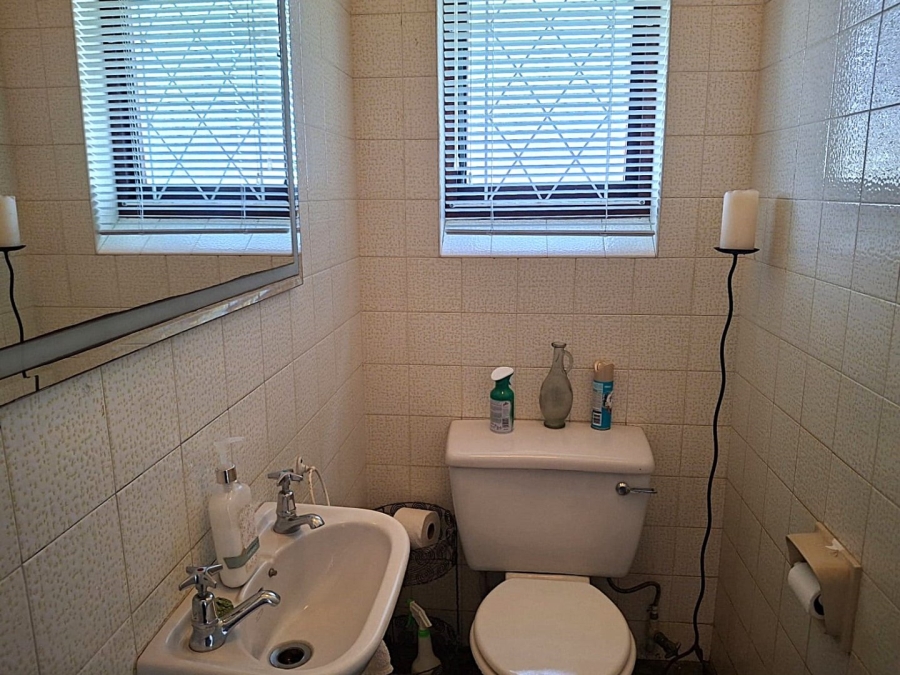 4 Bedroom Property for Sale in Uvongo KwaZulu-Natal