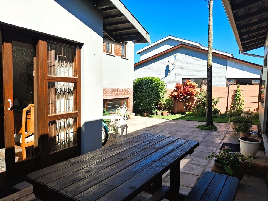 4 Bedroom Property for Sale in Uvongo KwaZulu-Natal