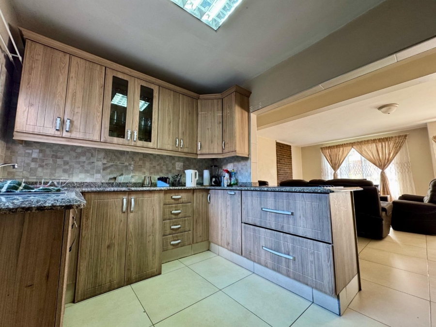 To Let 3 Bedroom Property for Rent in Huttenheights KwaZulu-Natal