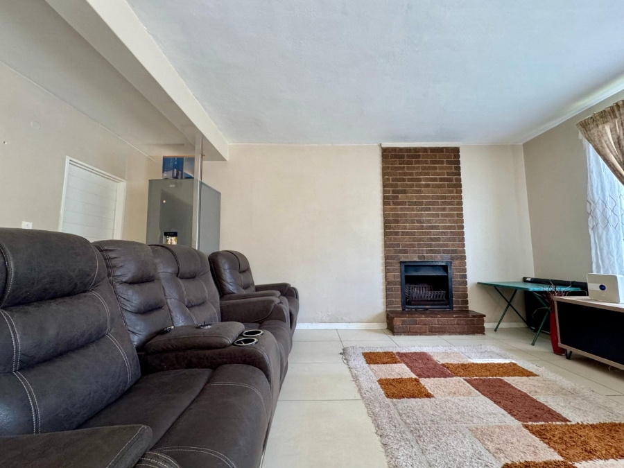 To Let 3 Bedroom Property for Rent in Huttenheights KwaZulu-Natal
