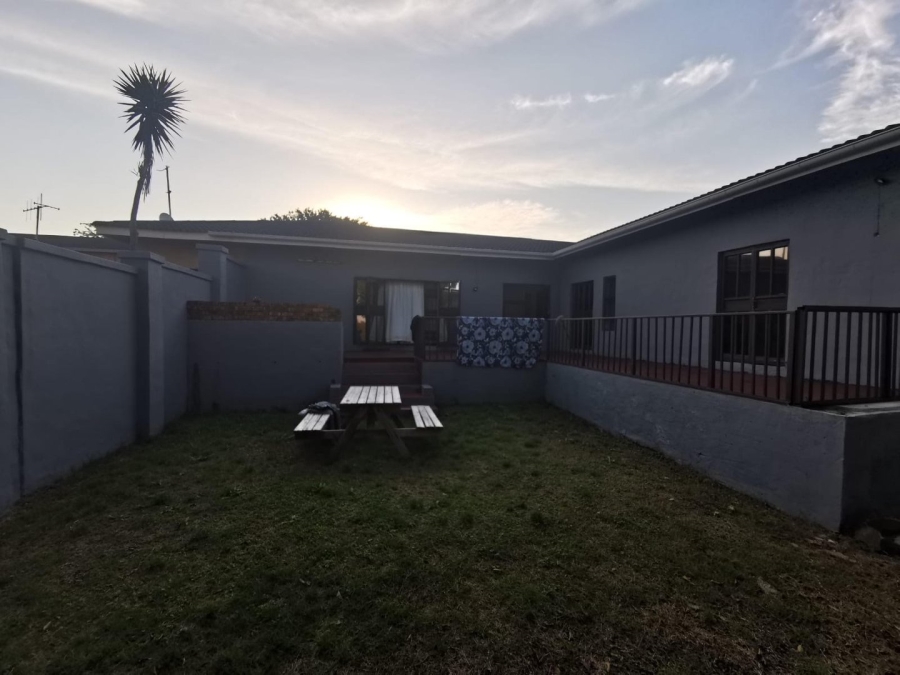 3 Bedroom Property for Sale in Umtentweni KwaZulu-Natal