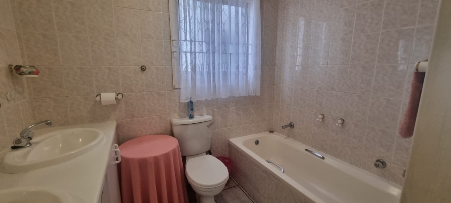 3 Bedroom Property for Sale in St Michaels On Sea KwaZulu-Natal