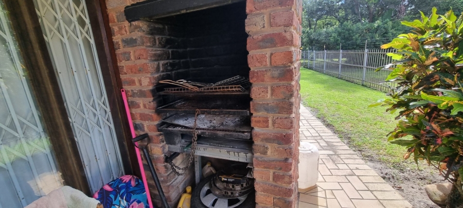 2 Bedroom Property for Sale in Uvongo KwaZulu-Natal