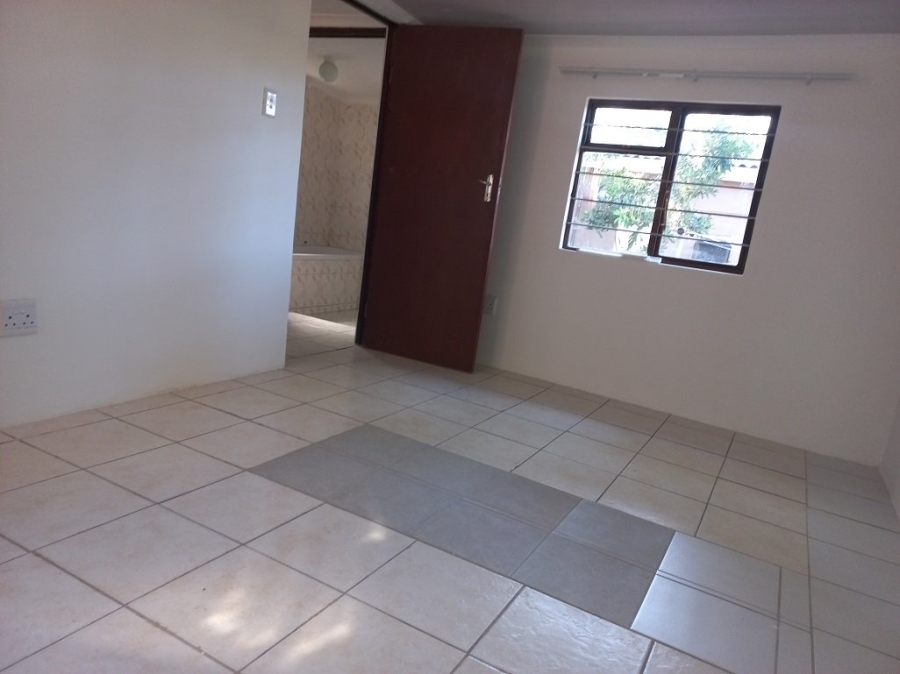1 Bedroom Property for Sale in Umtentweni KwaZulu-Natal
