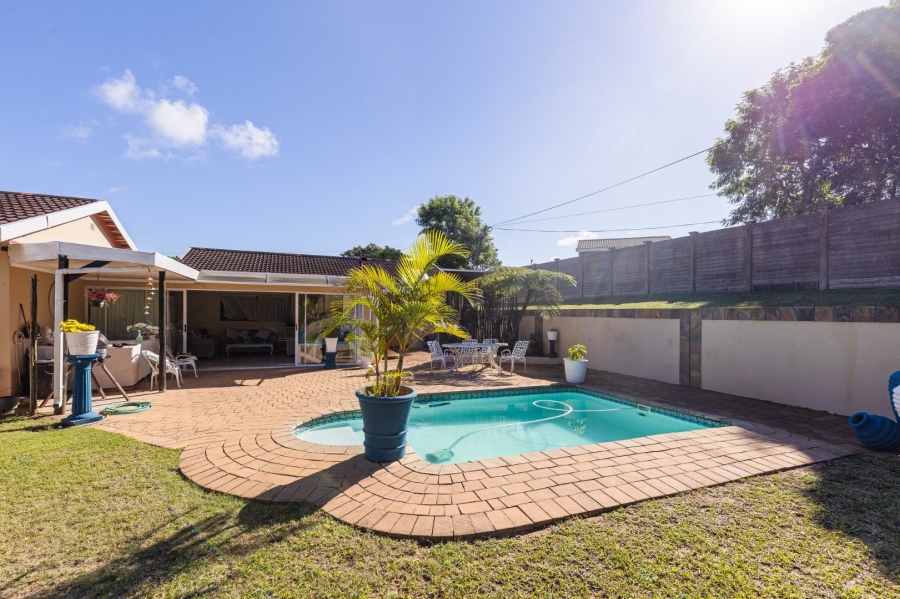 3 Bedroom Property for Sale in Uvongo KwaZulu-Natal