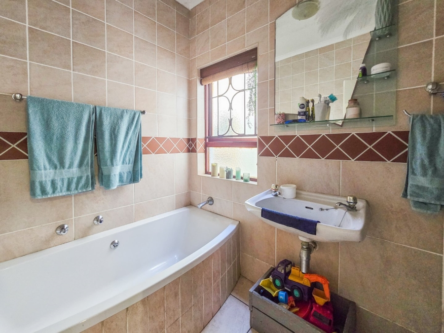 4 Bedroom Property for Sale in Umtentweni KwaZulu-Natal