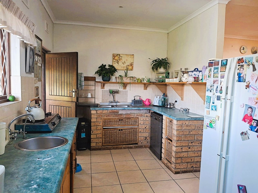5 Bedroom Property for Sale in Uvongo KwaZulu-Natal