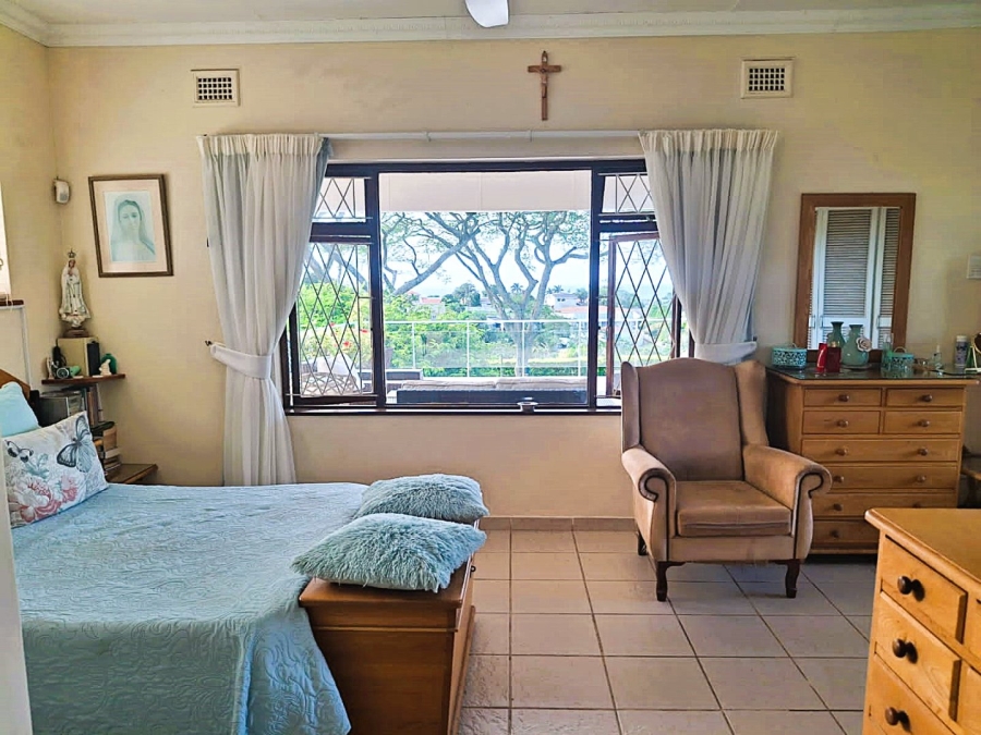 5 Bedroom Property for Sale in Uvongo KwaZulu-Natal