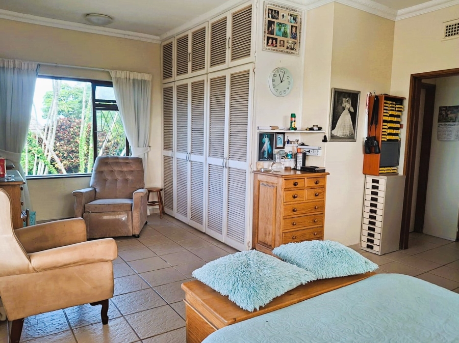 5 Bedroom Property for Sale in Uvongo KwaZulu-Natal
