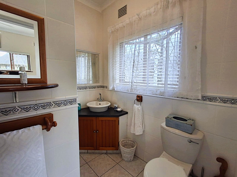 5 Bedroom Property for Sale in Uvongo KwaZulu-Natal