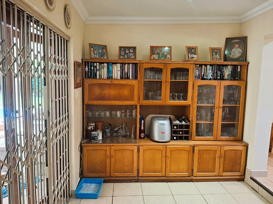 5 Bedroom Property for Sale in Uvongo KwaZulu-Natal