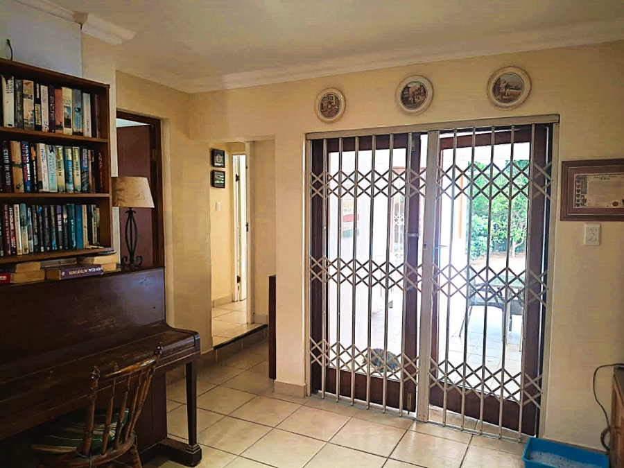 5 Bedroom Property for Sale in Uvongo KwaZulu-Natal