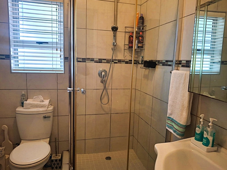 5 Bedroom Property for Sale in Uvongo KwaZulu-Natal
