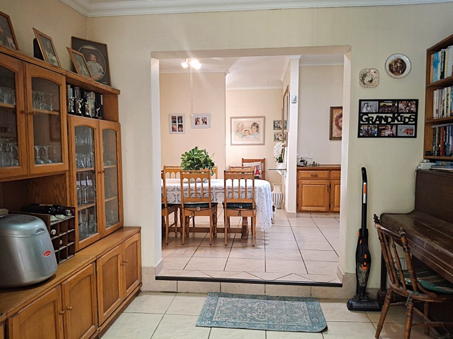 5 Bedroom Property for Sale in Uvongo KwaZulu-Natal