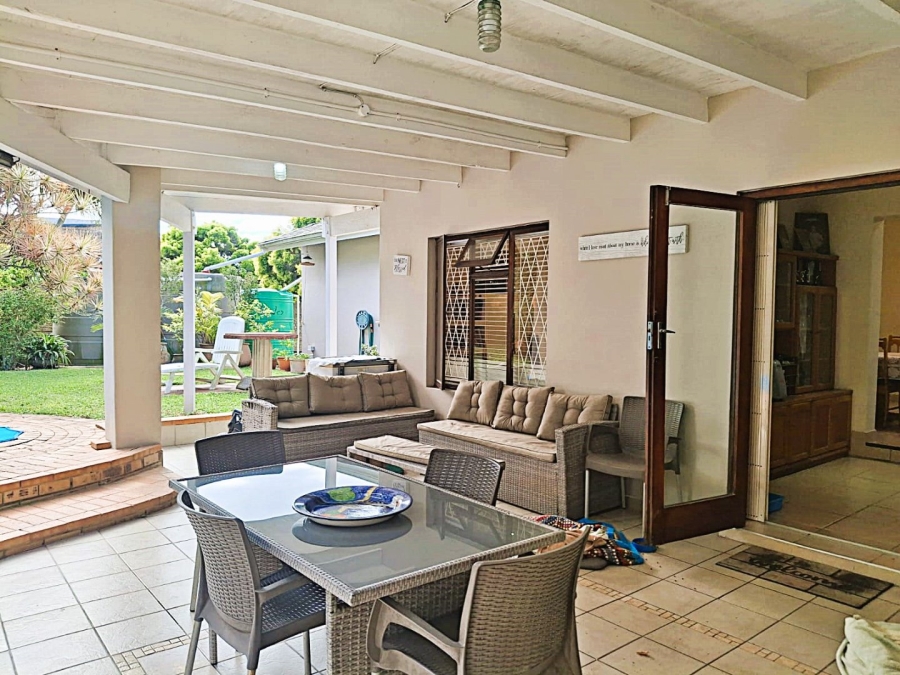 5 Bedroom Property for Sale in Uvongo KwaZulu-Natal