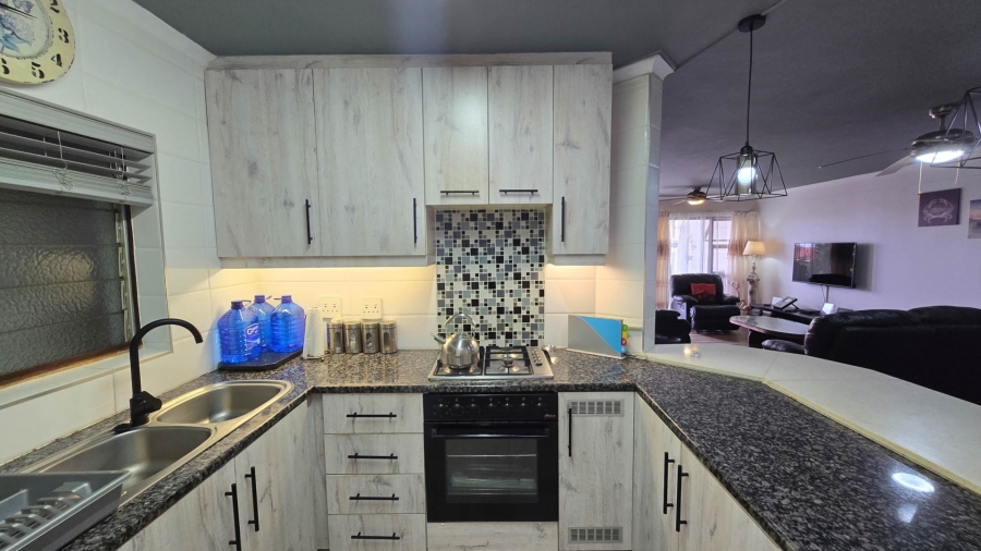 3 Bedroom Property for Sale in Uvongo Beach KwaZulu-Natal