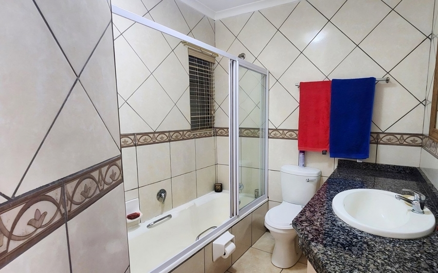 3 Bedroom Property for Sale in Uvongo Beach KwaZulu-Natal