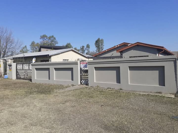 7 Bedroom Property for Sale in Lennoxton KwaZulu-Natal