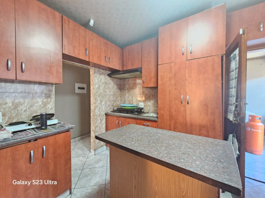 7 Bedroom Property for Sale in Lennoxton KwaZulu-Natal