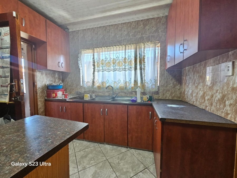 7 Bedroom Property for Sale in Lennoxton KwaZulu-Natal