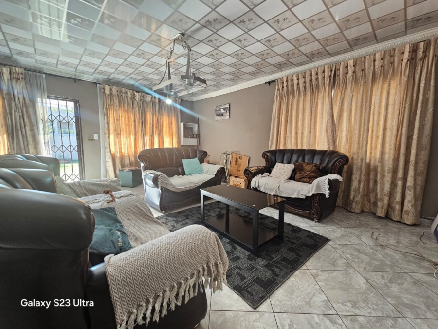 7 Bedroom Property for Sale in Lennoxton KwaZulu-Natal