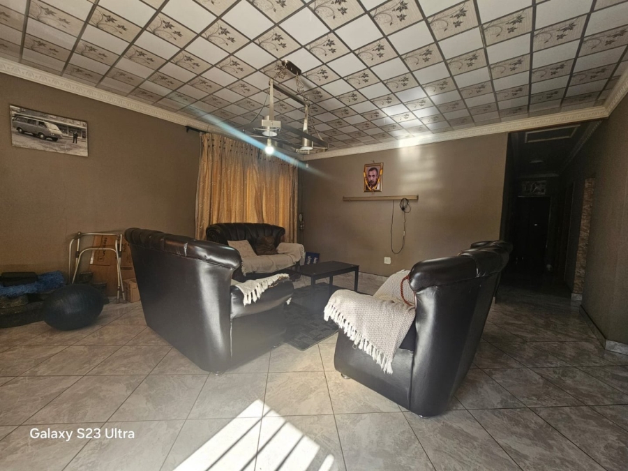 7 Bedroom Property for Sale in Lennoxton KwaZulu-Natal