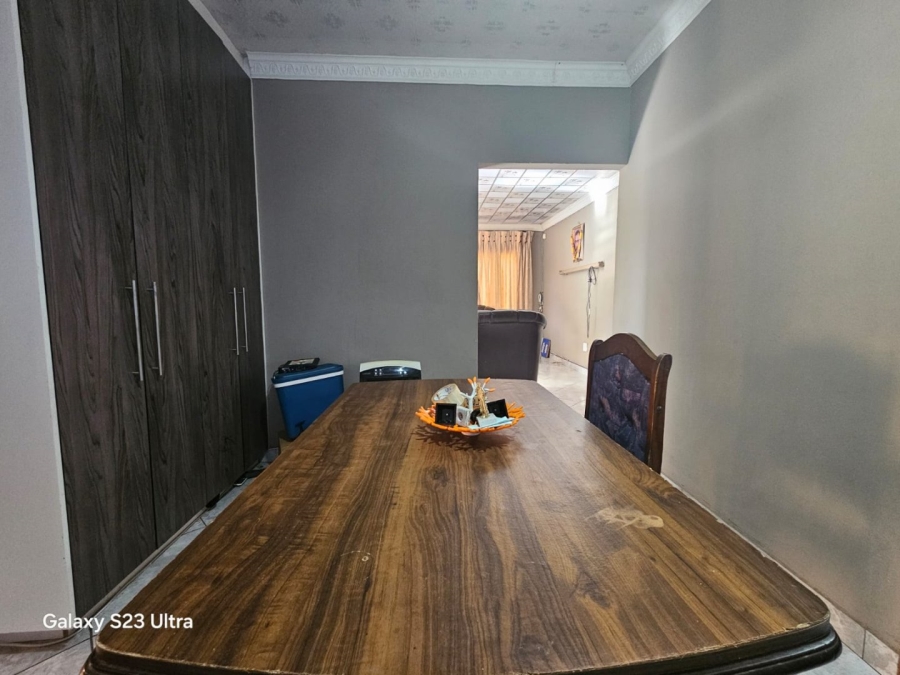 7 Bedroom Property for Sale in Lennoxton KwaZulu-Natal