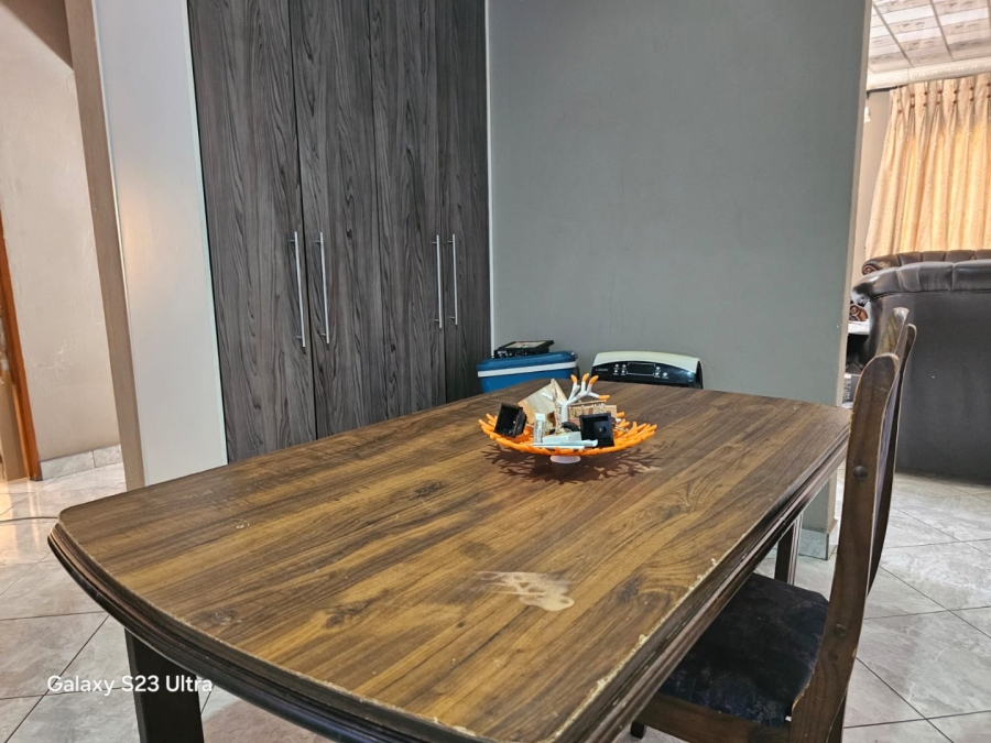 7 Bedroom Property for Sale in Lennoxton KwaZulu-Natal