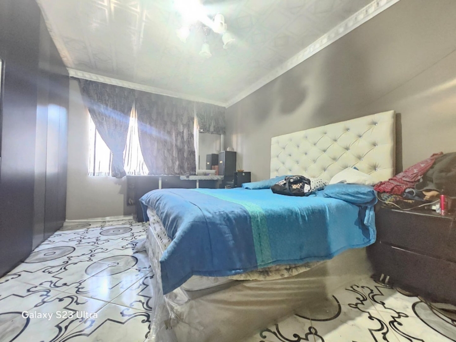 7 Bedroom Property for Sale in Lennoxton KwaZulu-Natal