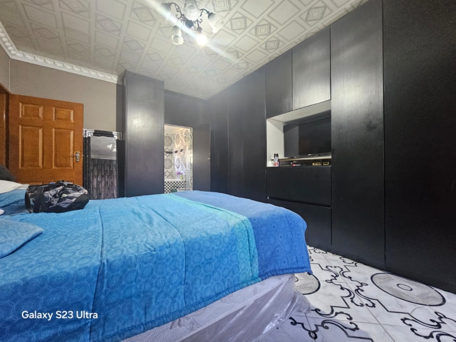 7 Bedroom Property for Sale in Lennoxton KwaZulu-Natal