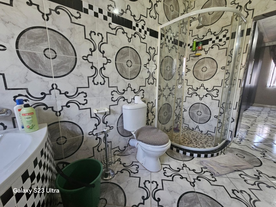 7 Bedroom Property for Sale in Lennoxton KwaZulu-Natal